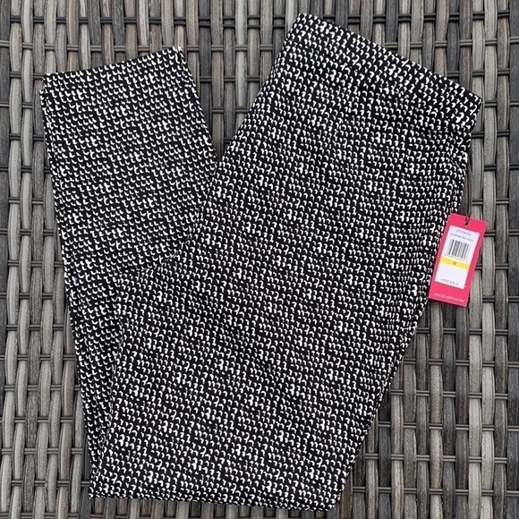 VINCE Camuto Rich Black/White Print Pull-On Ankle Pants - Picture 8 of 16